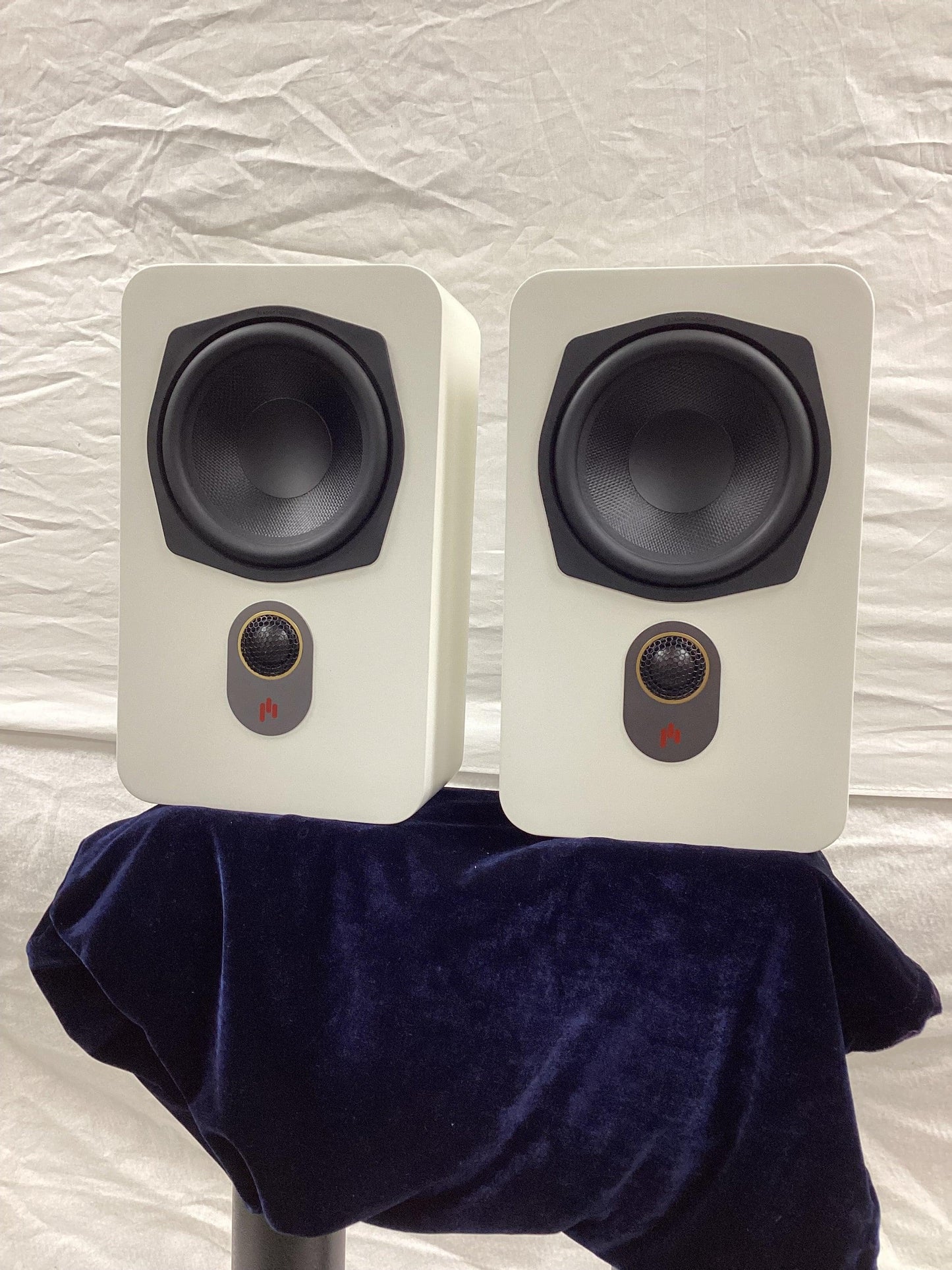 Novus N6SR Slim Satellite Speaker Pure White A Stock-083\084 $149 OFF - Aperion Audio