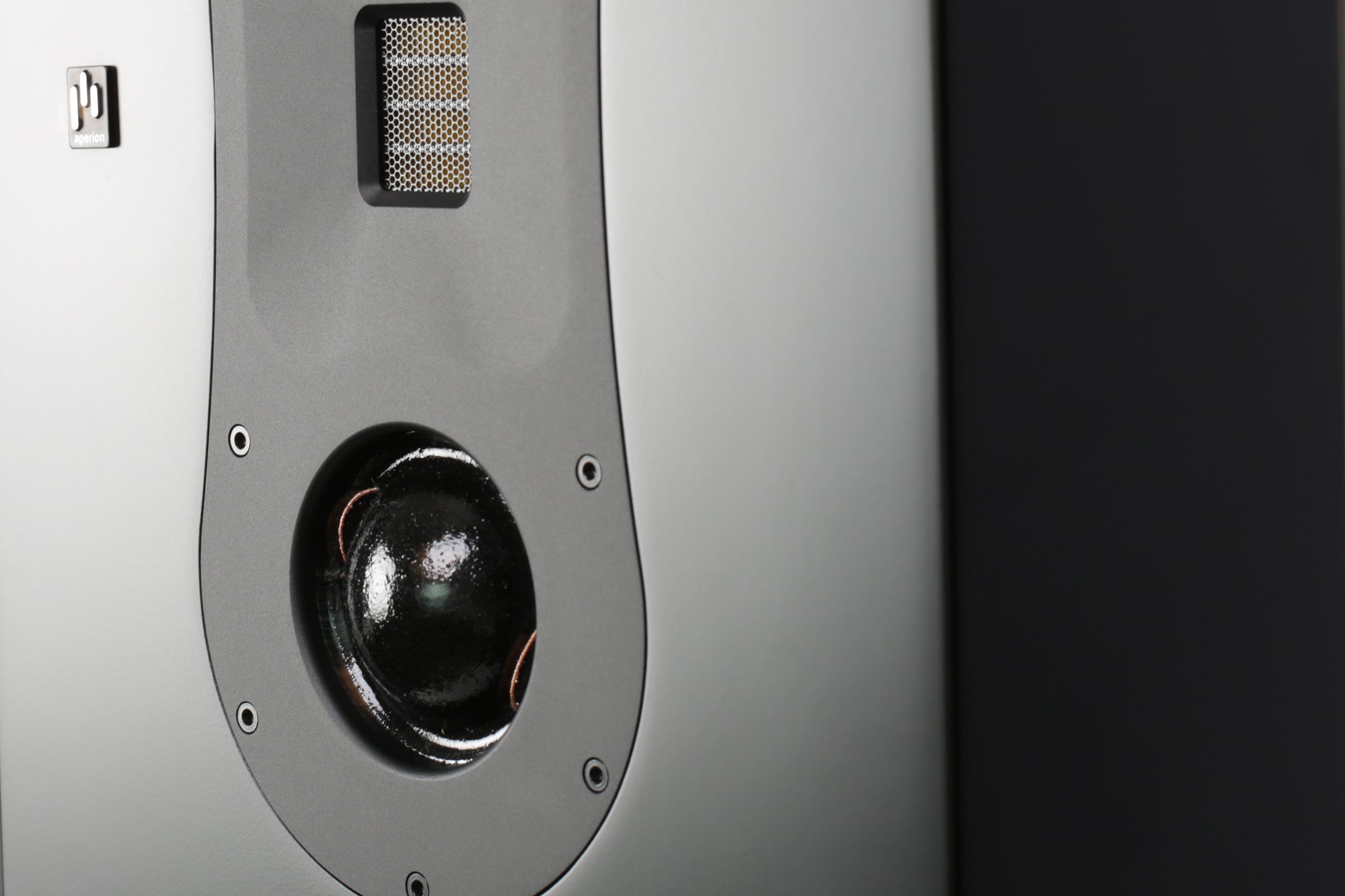 Theatrus_Slim_Stack_Speaker_Robust_Construction