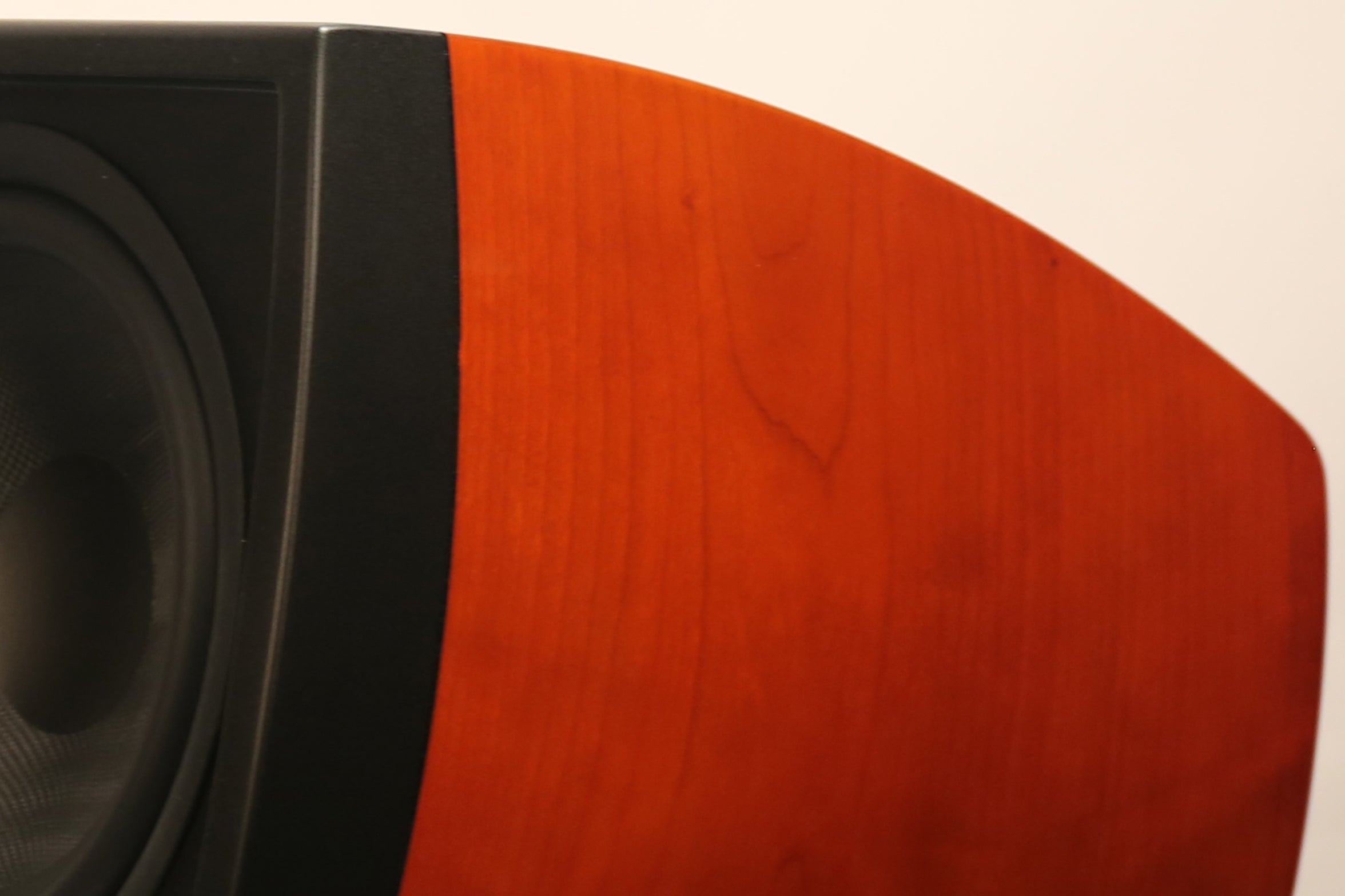 V8C_Curved_Cabinet