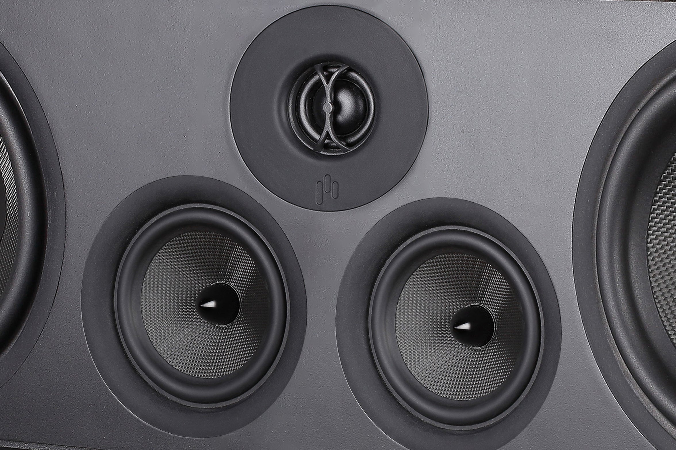 3-Way Design with Vertical Tweeter Midrange Array