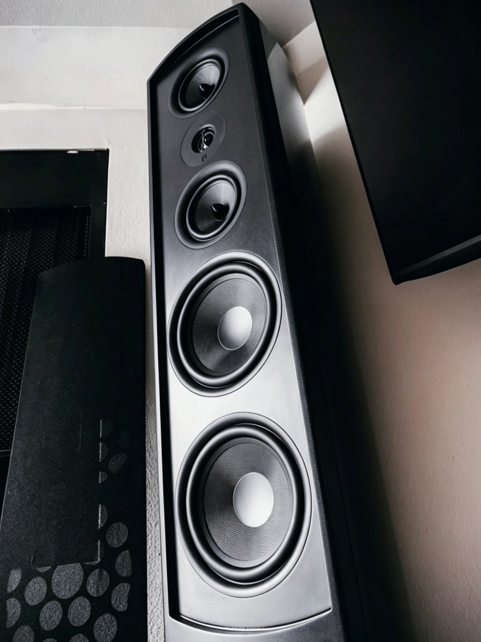 Aperion Audio Verus III Concert V8T Tower Speaker Gloss Black