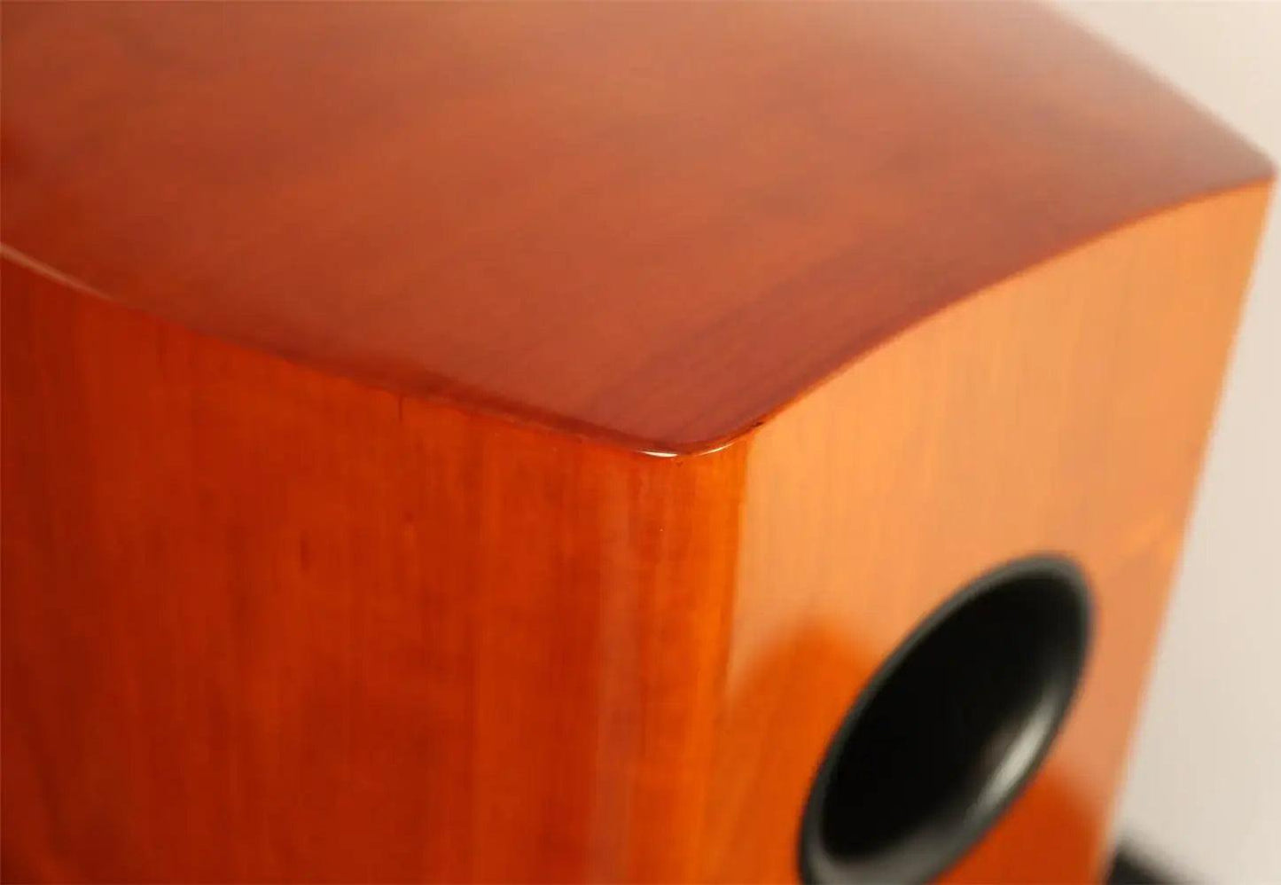 Aperionaudio-Verus-III-Concert-V8B-8"-Bookshelf-Speaker-Gloss-Cherry-Top-Corner