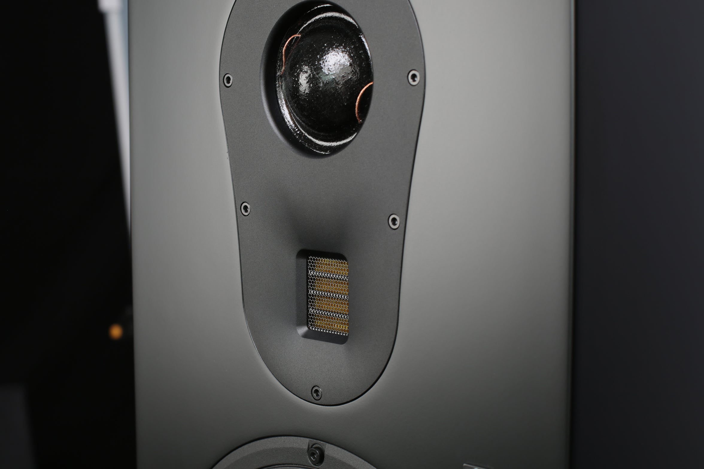 Theatrus Slim On-Wall Speaker 3-Way Design