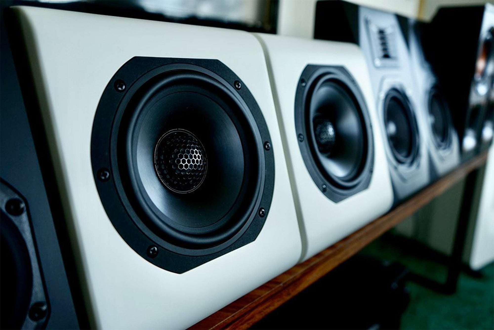 Aperionaudio_Novus_A5_Atmos_Speaker_White