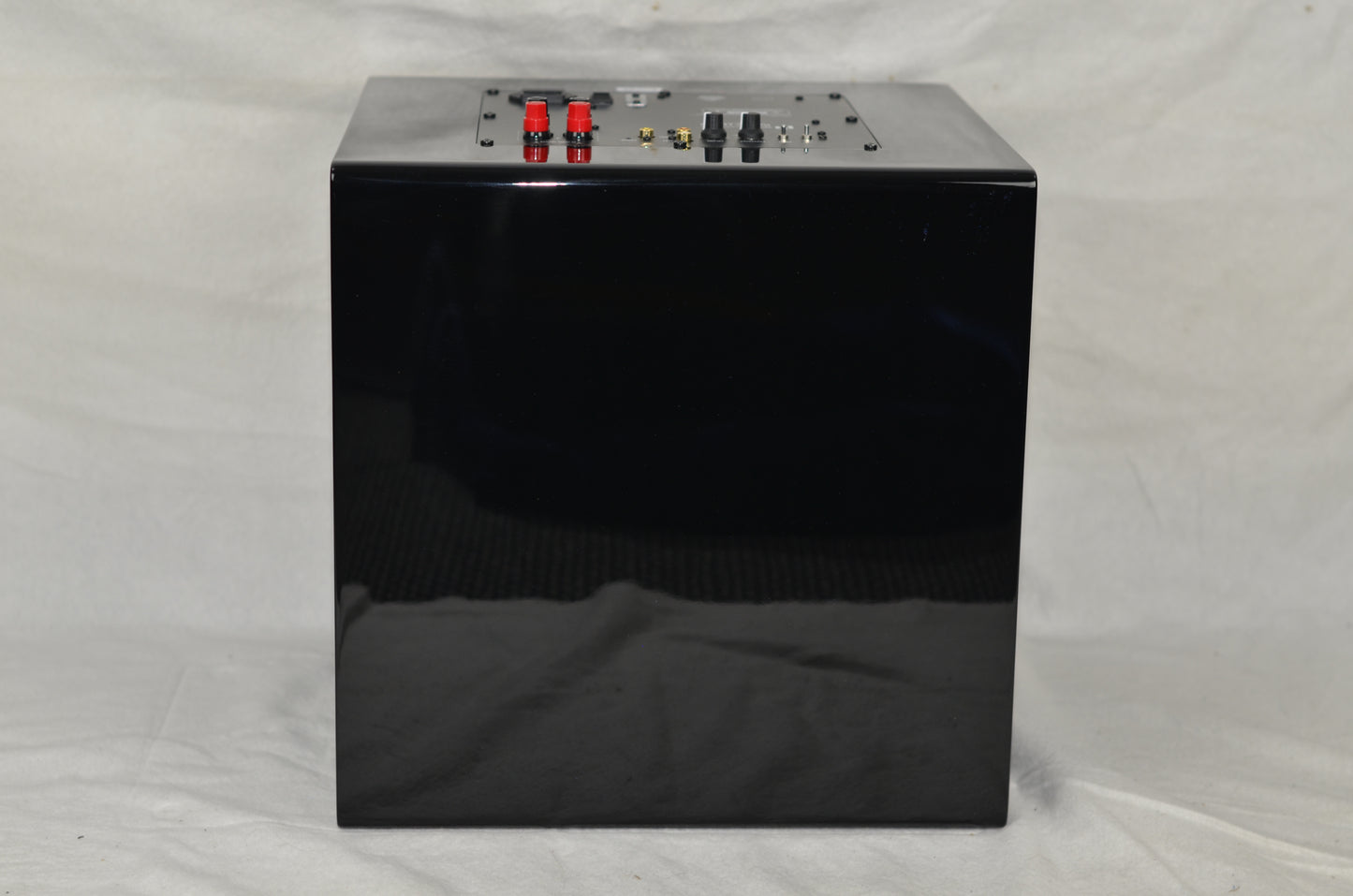 Bravus II 12D 650W 12" Powered Subwoofer Gloss Black A stock #179Y