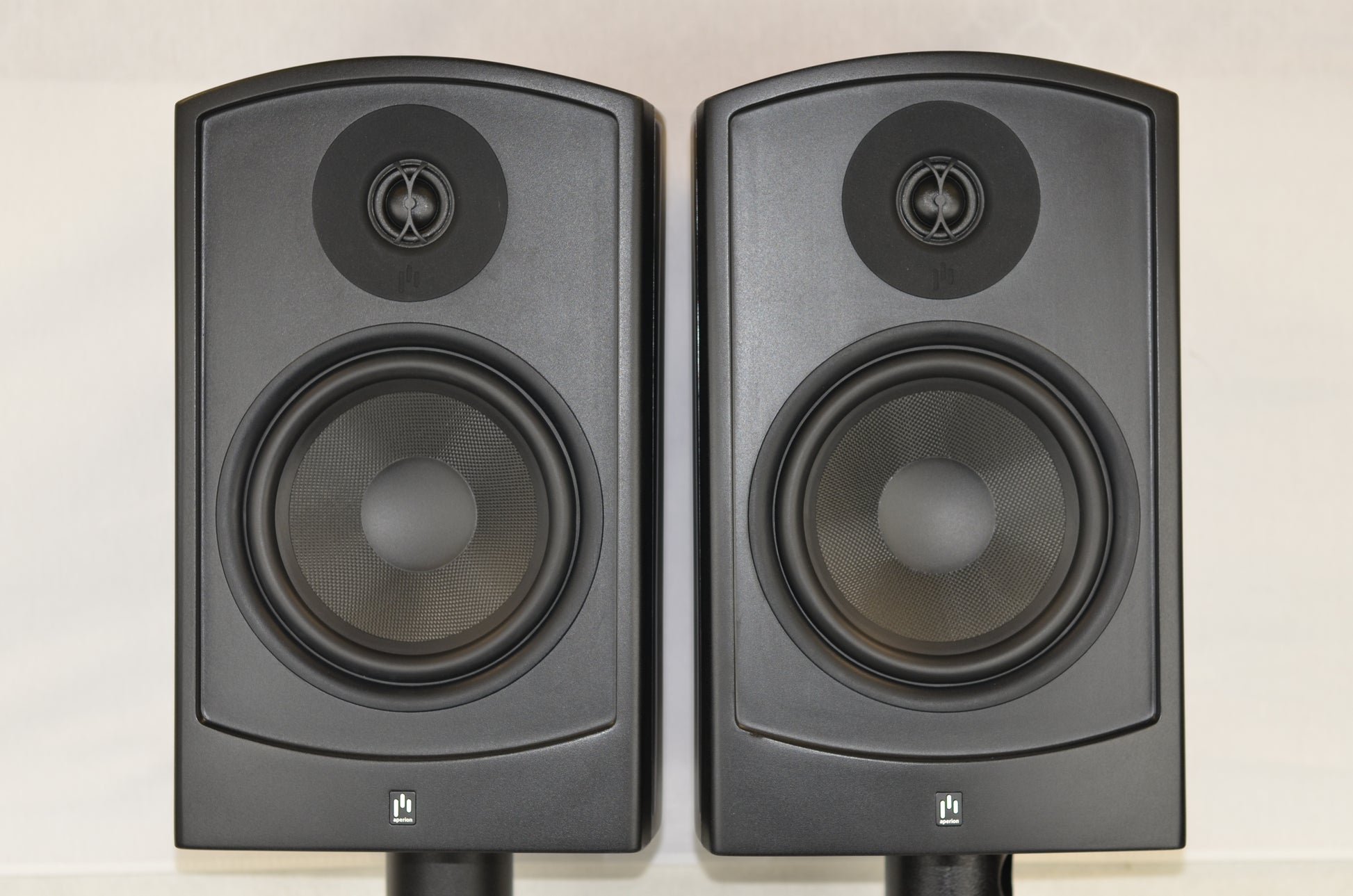Verus V8B 8" Bookshelf Speaker Gloss Black - A Stock 23/24Y - Aperion Audio