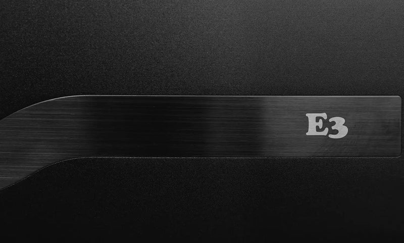 Aperion Energy E3 &mdash; эмблема E3 на лицевой панели